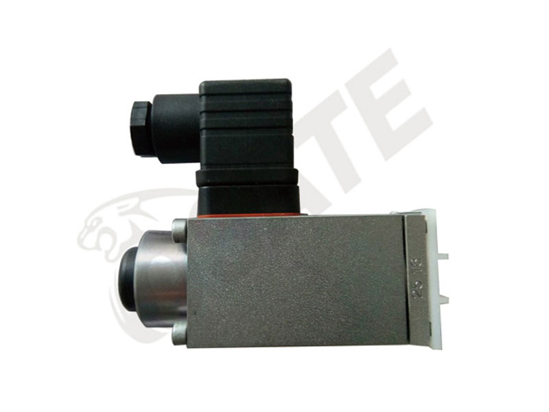 BOOM MULTI-WAY VALVE